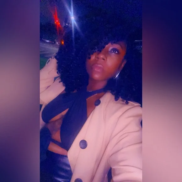 🧩🧩🧩I’m live!! Come get ran for hours!!! Yours and mine  🧩🧩💃🏾😘🌴🍹🎶🇬🇩💕🙏🏾🧩🚌 - Picture 4 of 17